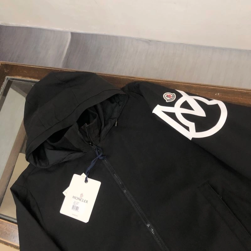 Moncler Outwear Stylish 143565