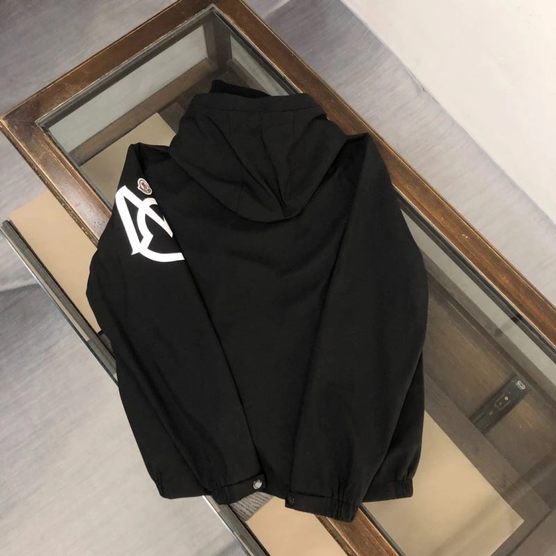 Moncler Outwear Stylish 143565