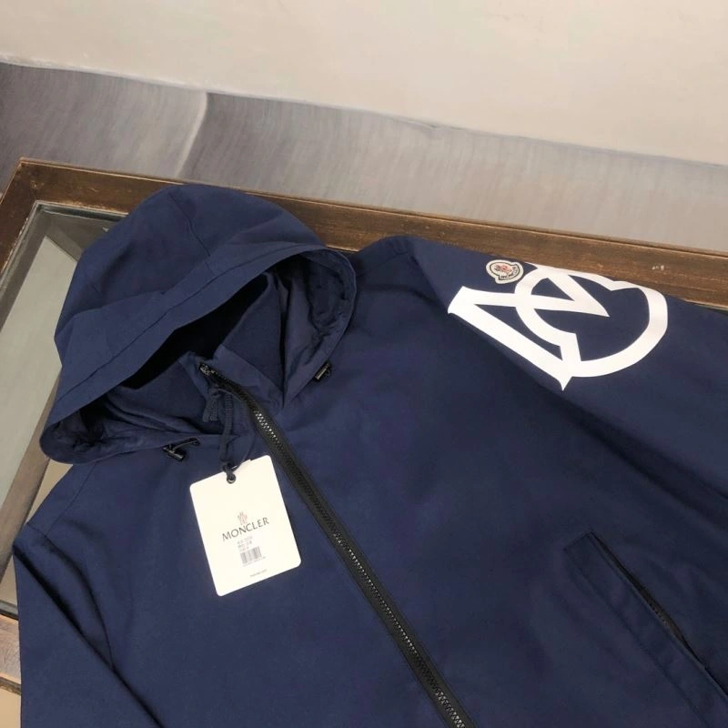 Moncler Outwear Lightweight 143597