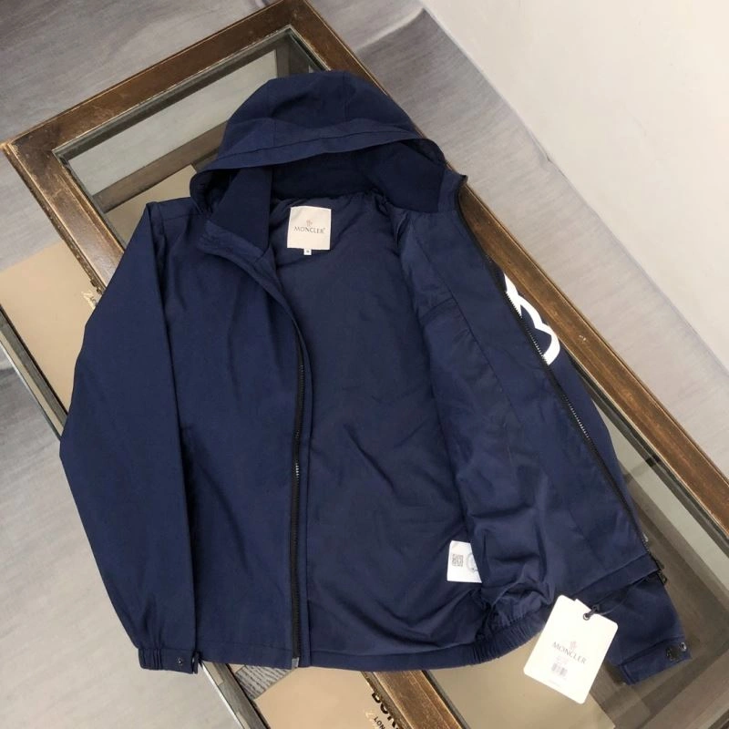 Moncler Outwear Lightweight 143597