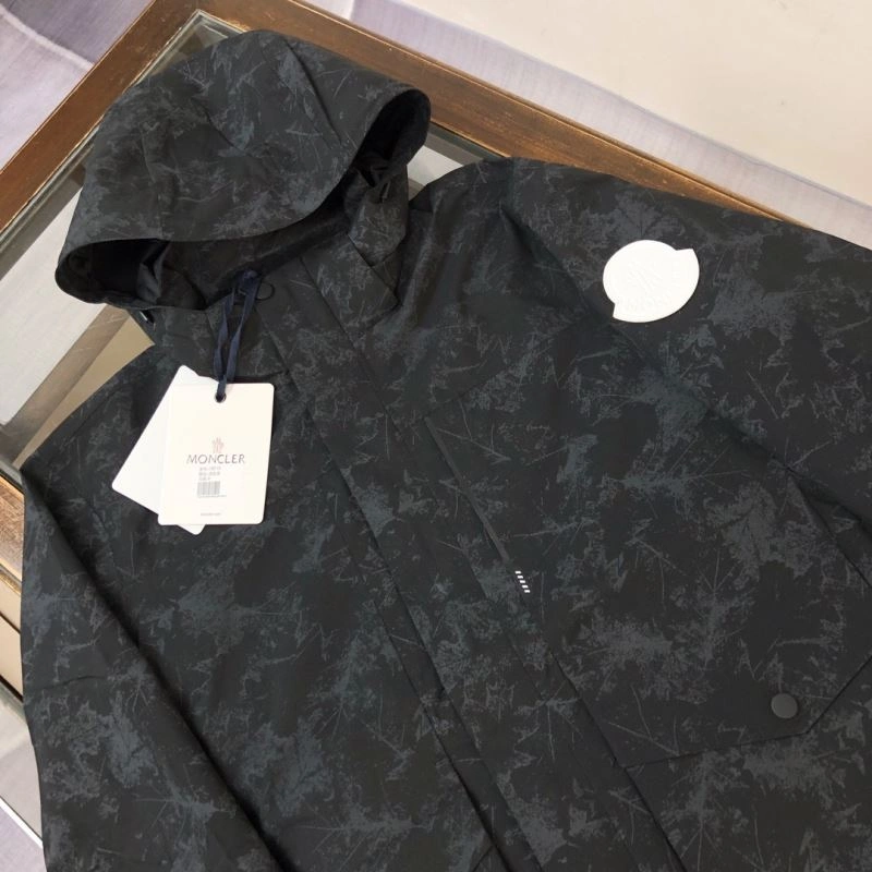Moncler Outwear WeatherProof 143551