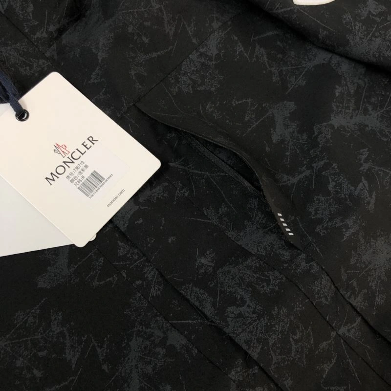 Moncler Outwear WeatherProof 143551