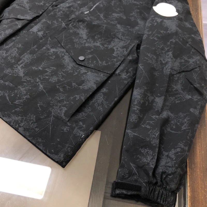 Moncler Outwear WeatherProof 143551