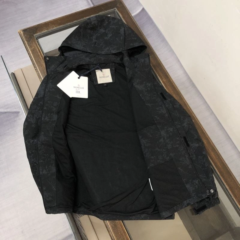 Moncler Outwear WeatherProof 143551