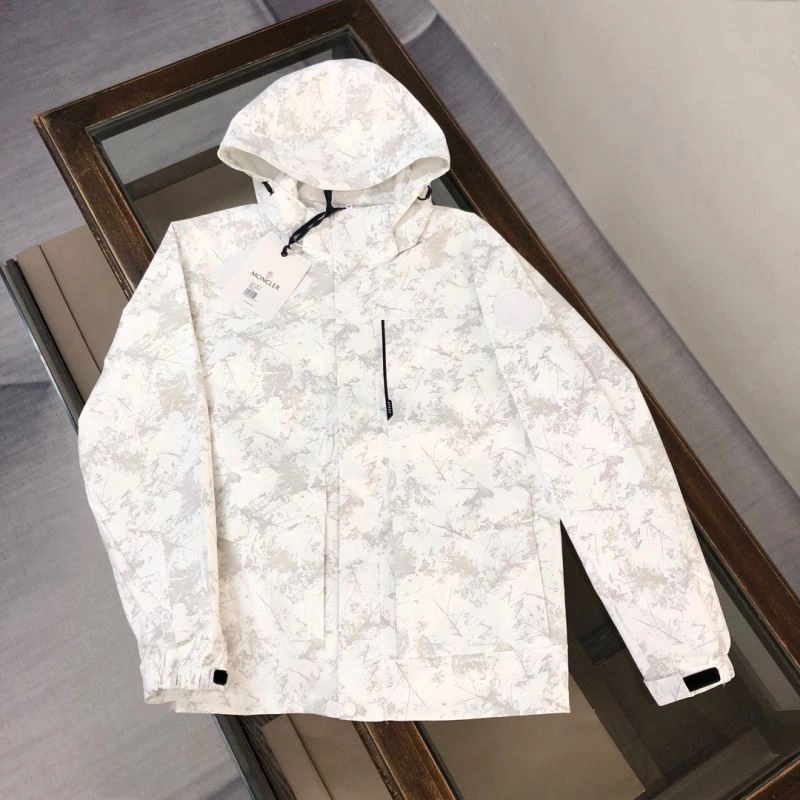 Supportive Moncler Outwear 143556
