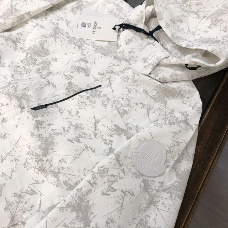 Supportive Moncler Outwear 143556