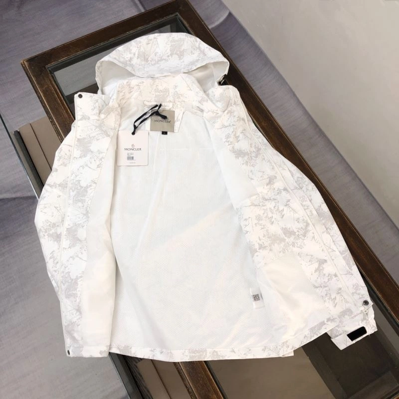 Supportive Moncler Outwear 143556