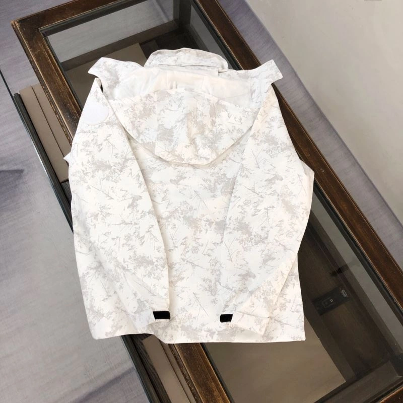 Supportive Moncler Outwear 143556