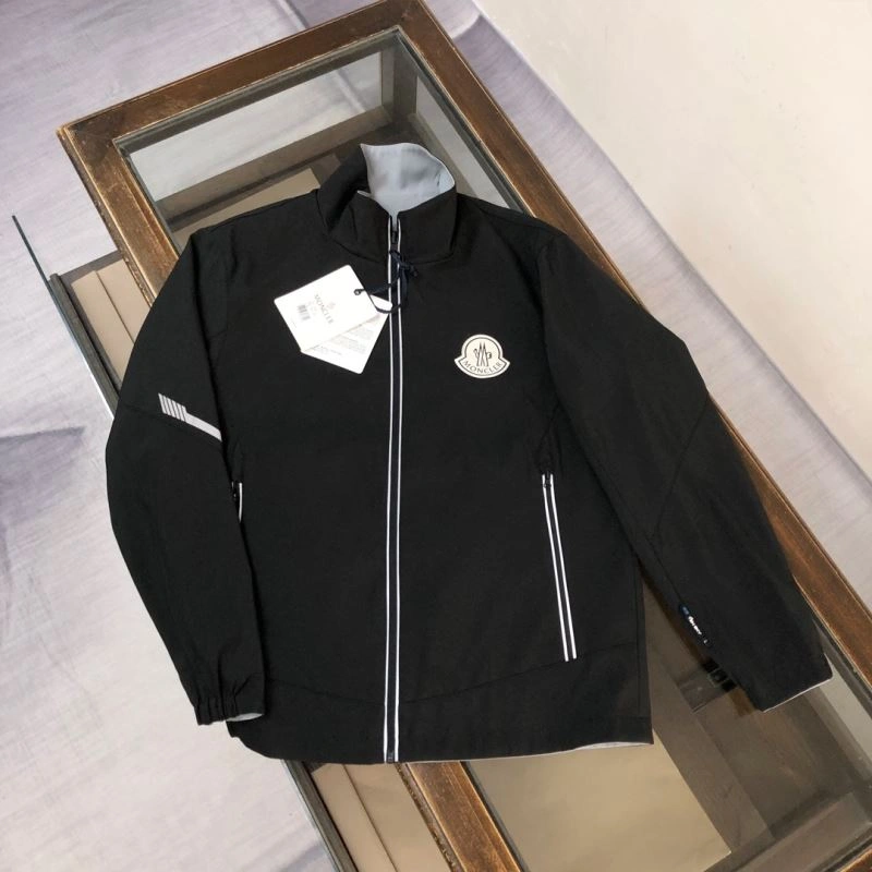 Moncler Outwear Sporty 143557