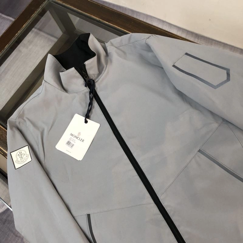 Moncler Outwear Sporty 143557