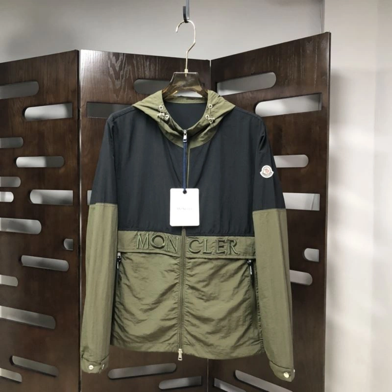 Moncler Outwear Durable 143536