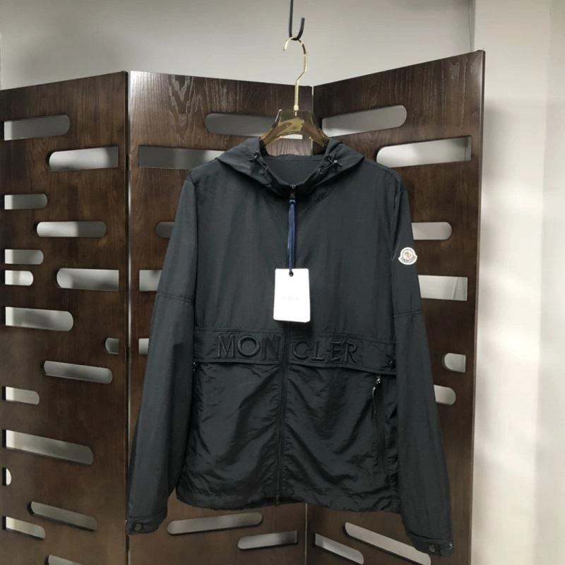 Moncler Outwear EasyMatch 143540