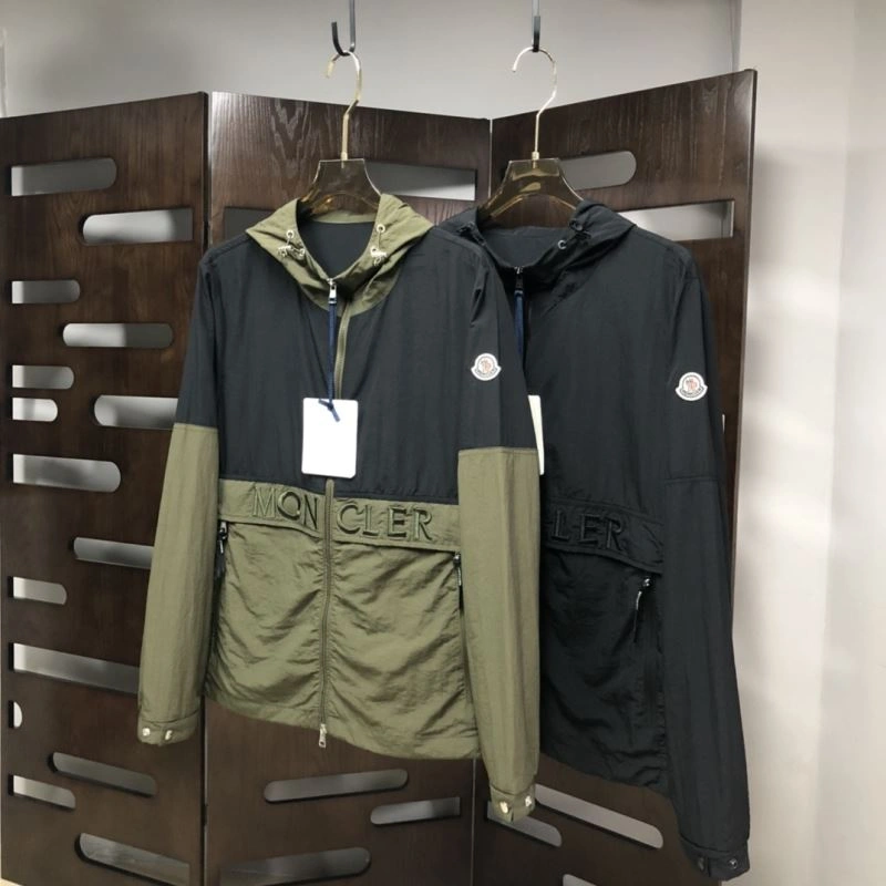 Moncler Outwear EasyMatch 143540
