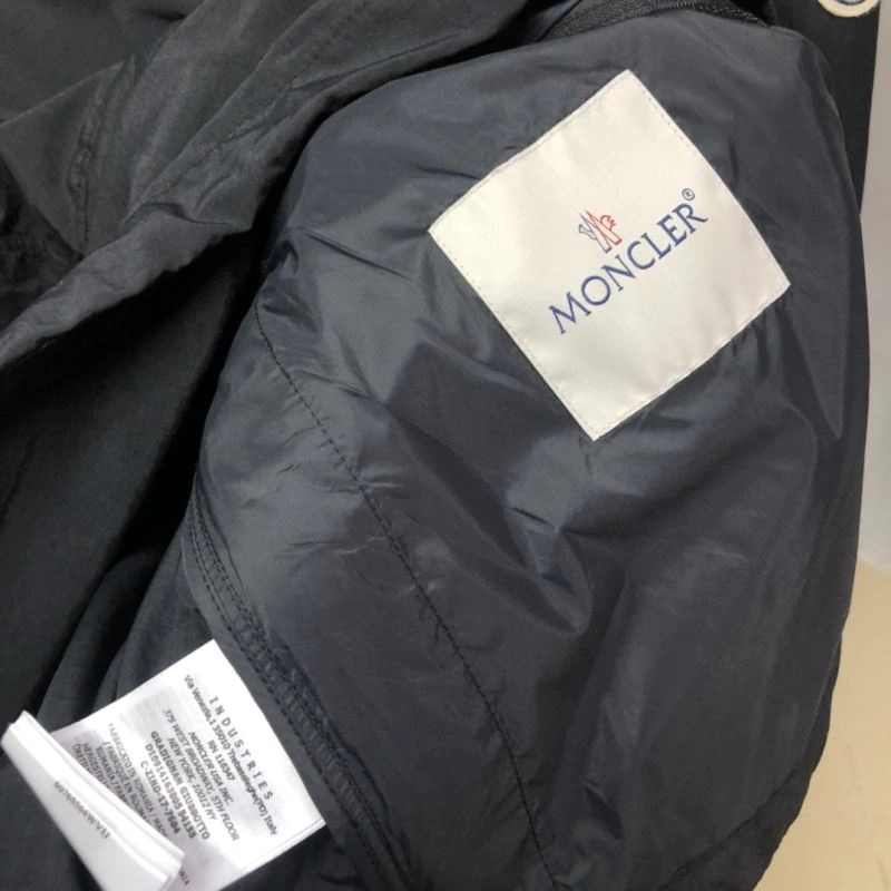 Moncler Outwear EasyMatch 143540