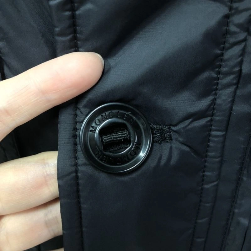ComfortFit Moncler Outwear 143545