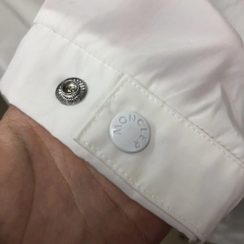 Moncler Outwear Compact 143559