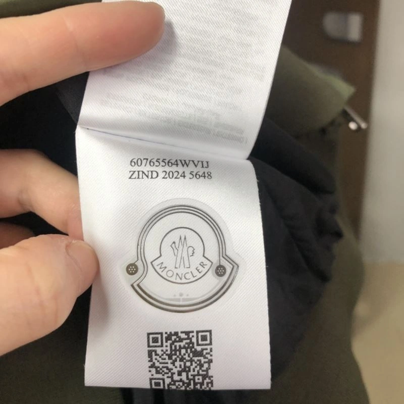 Moncler Outwear HighQuality 143526