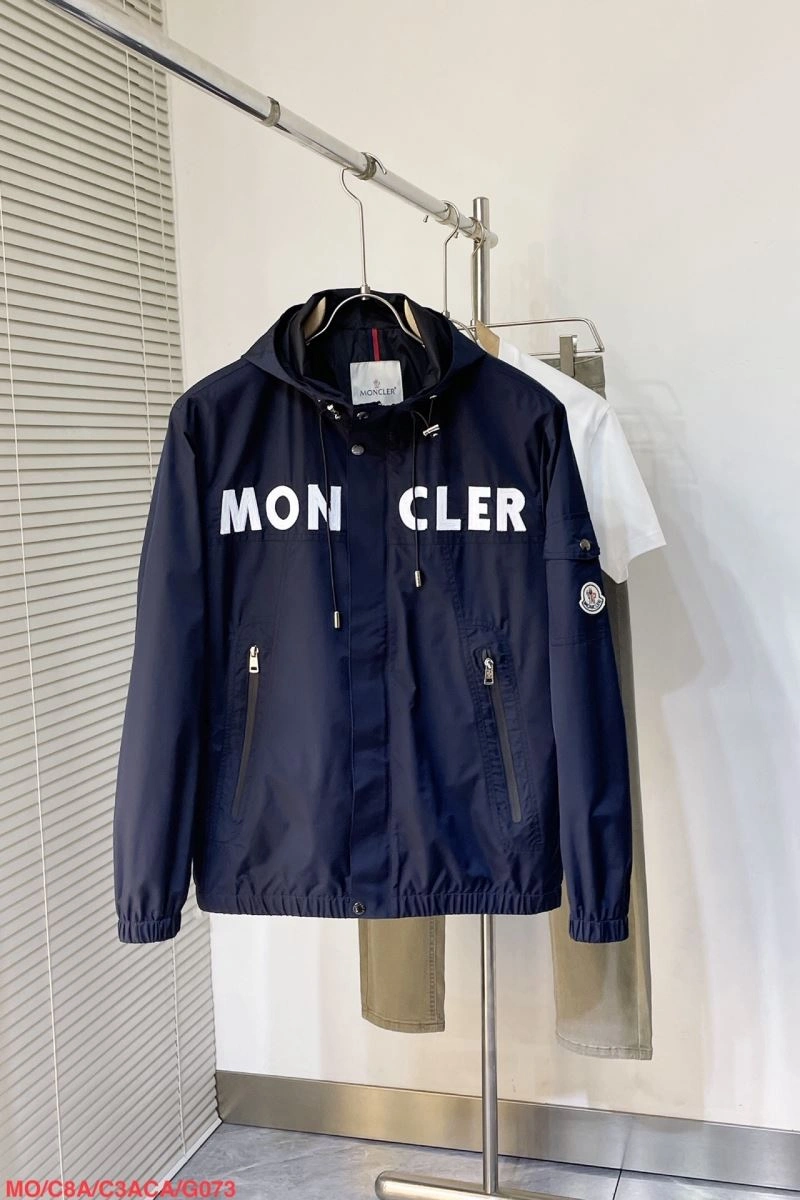 Moncler Outwear Sporty 143517