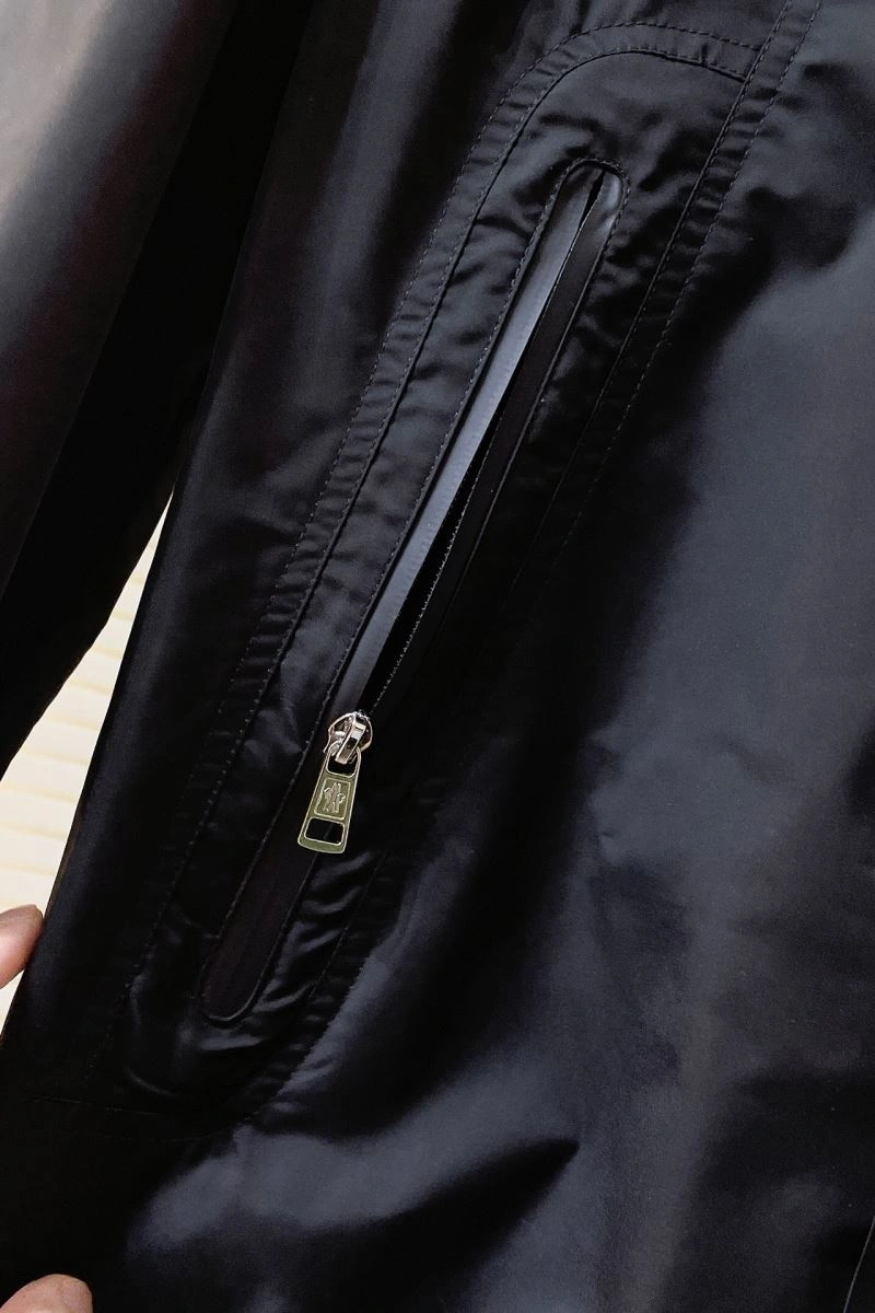 Moncler Outwear Sporty 143517