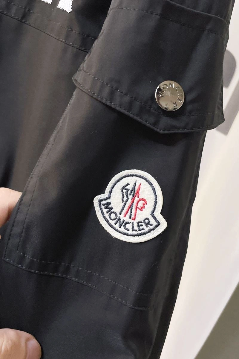 Moncler Outwear Sporty 143517