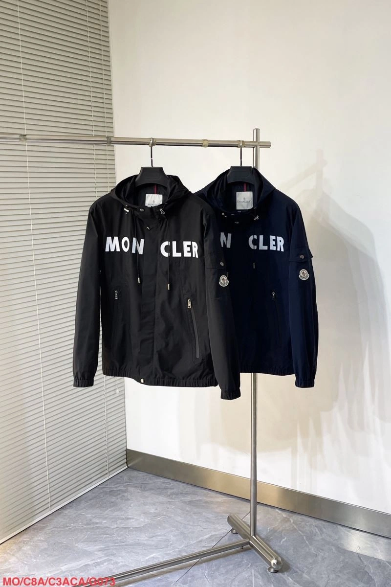 Moncler Outwear Sporty 143517