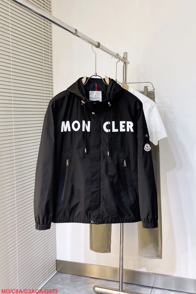 Moncler Outwear Sporty 143517