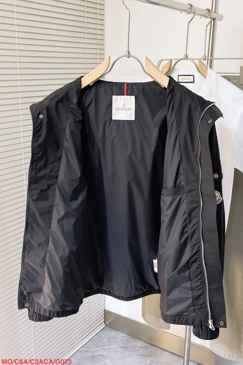Moncler Outwear Sporty 143517