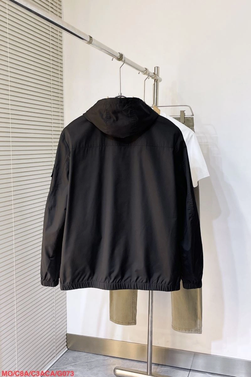 Moncler Outwear Sporty 143517