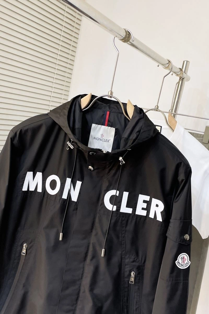 Moncler Outwear Sporty 143517