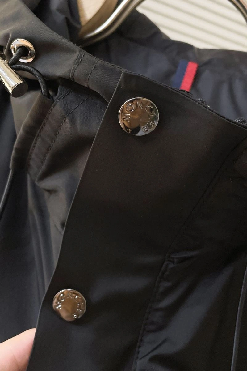 Moncler Outwear Sporty 143517