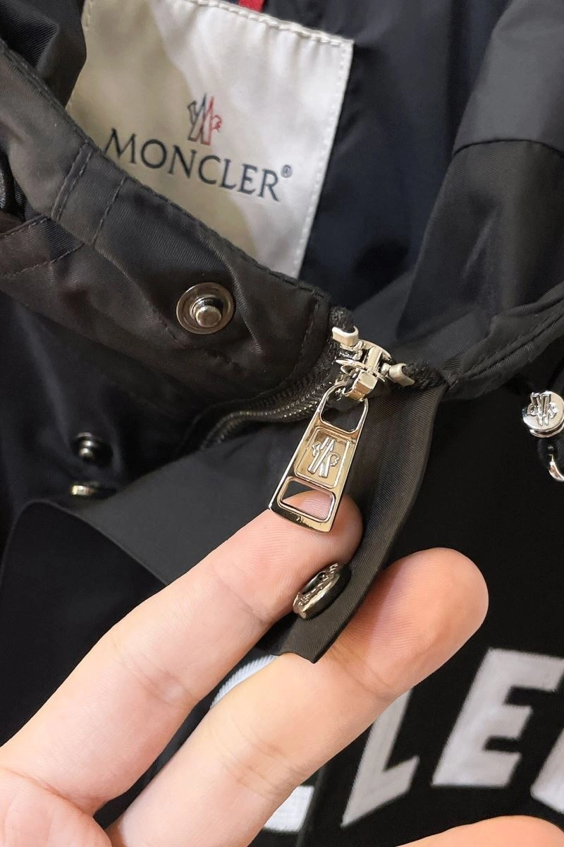 Moncler Outwear Sporty 143517