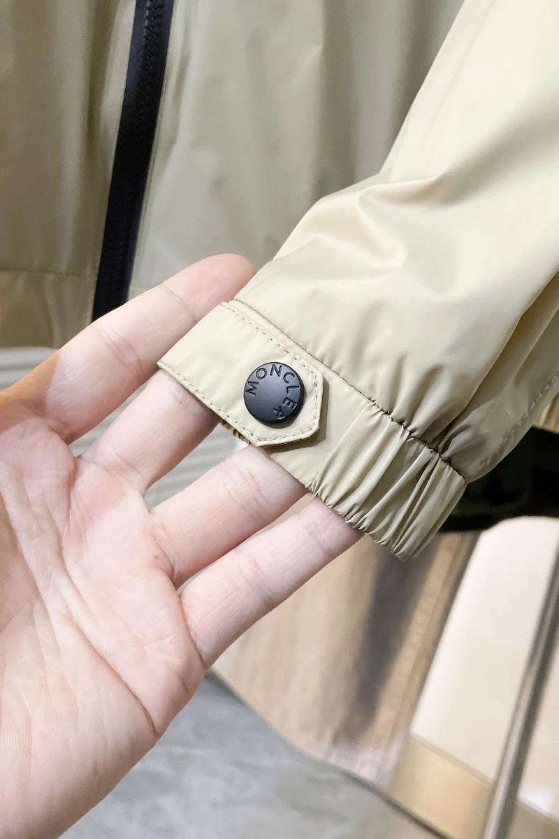 Comfortable Moncler Outwear 143508
