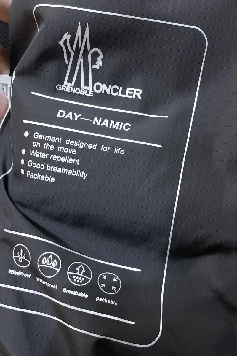 ZipUp Moncler Outwear 143507