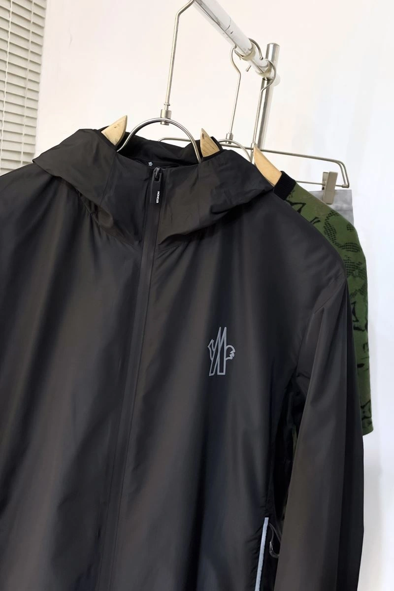 ZipUp Moncler Outwear 143507
