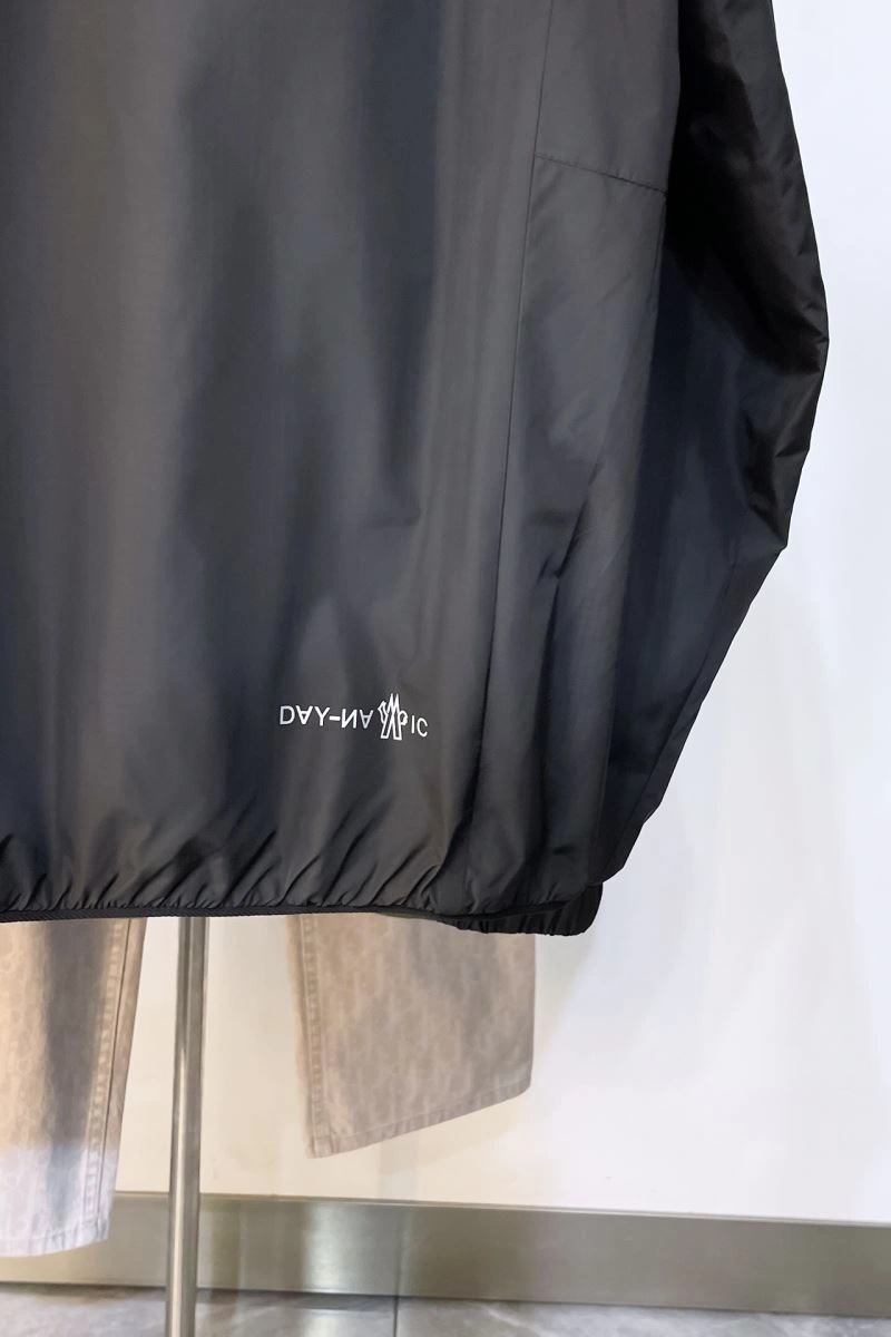ZipUp Moncler Outwear 143507
