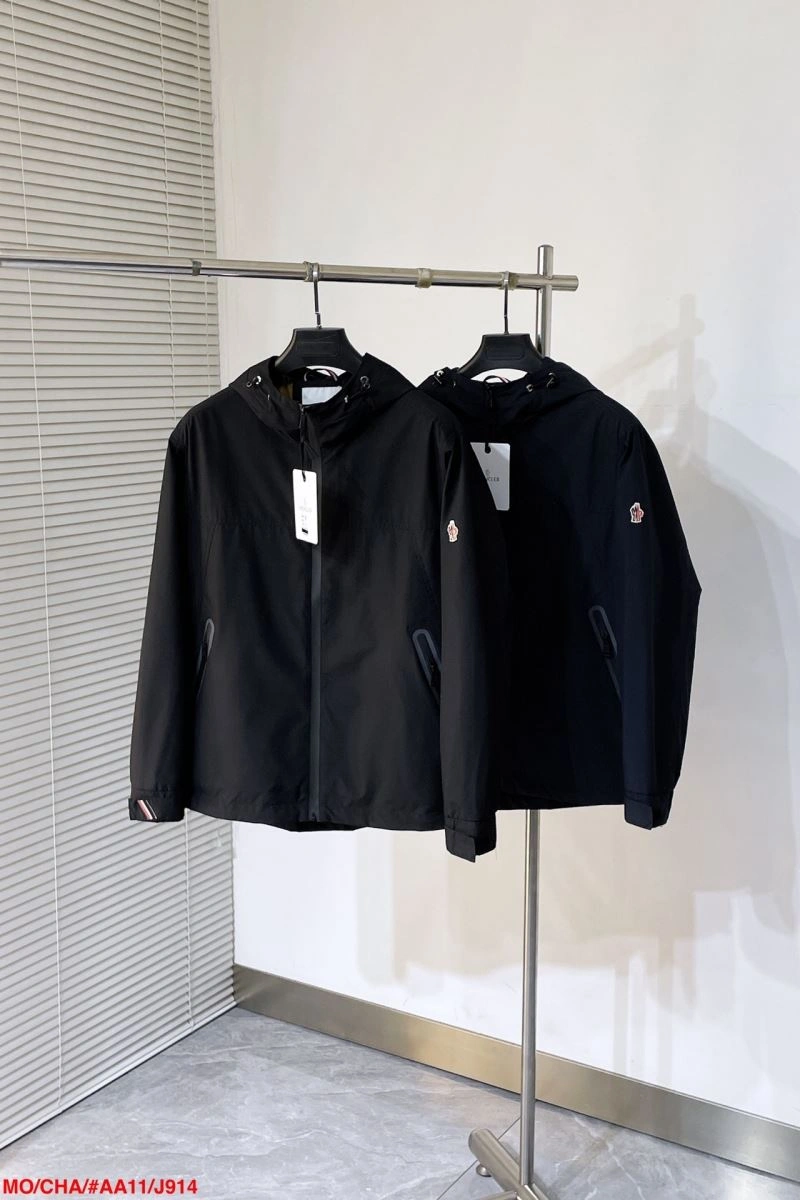Bright Moncler Outwear 143503