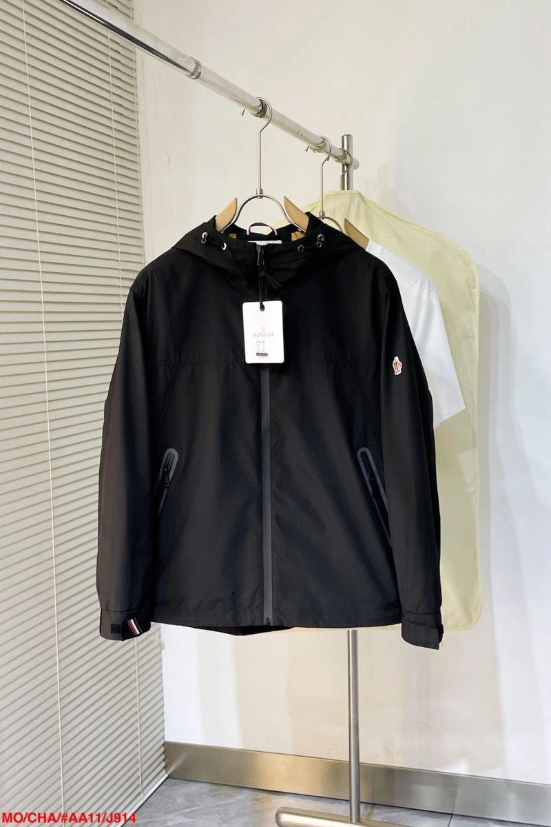 Bright Moncler Outwear 143503