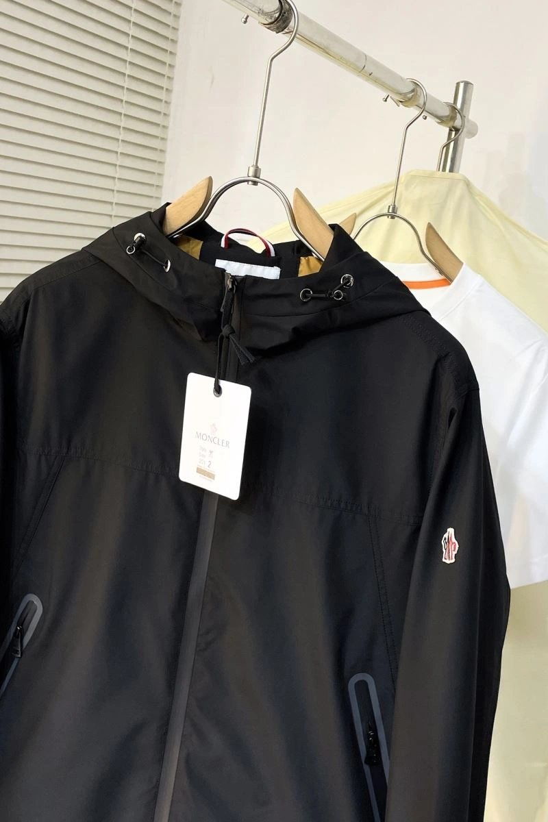 Bright Moncler Outwear 143503