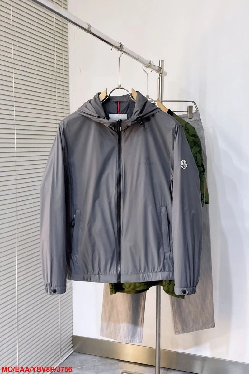 Moncler Outwear Elegant 143511