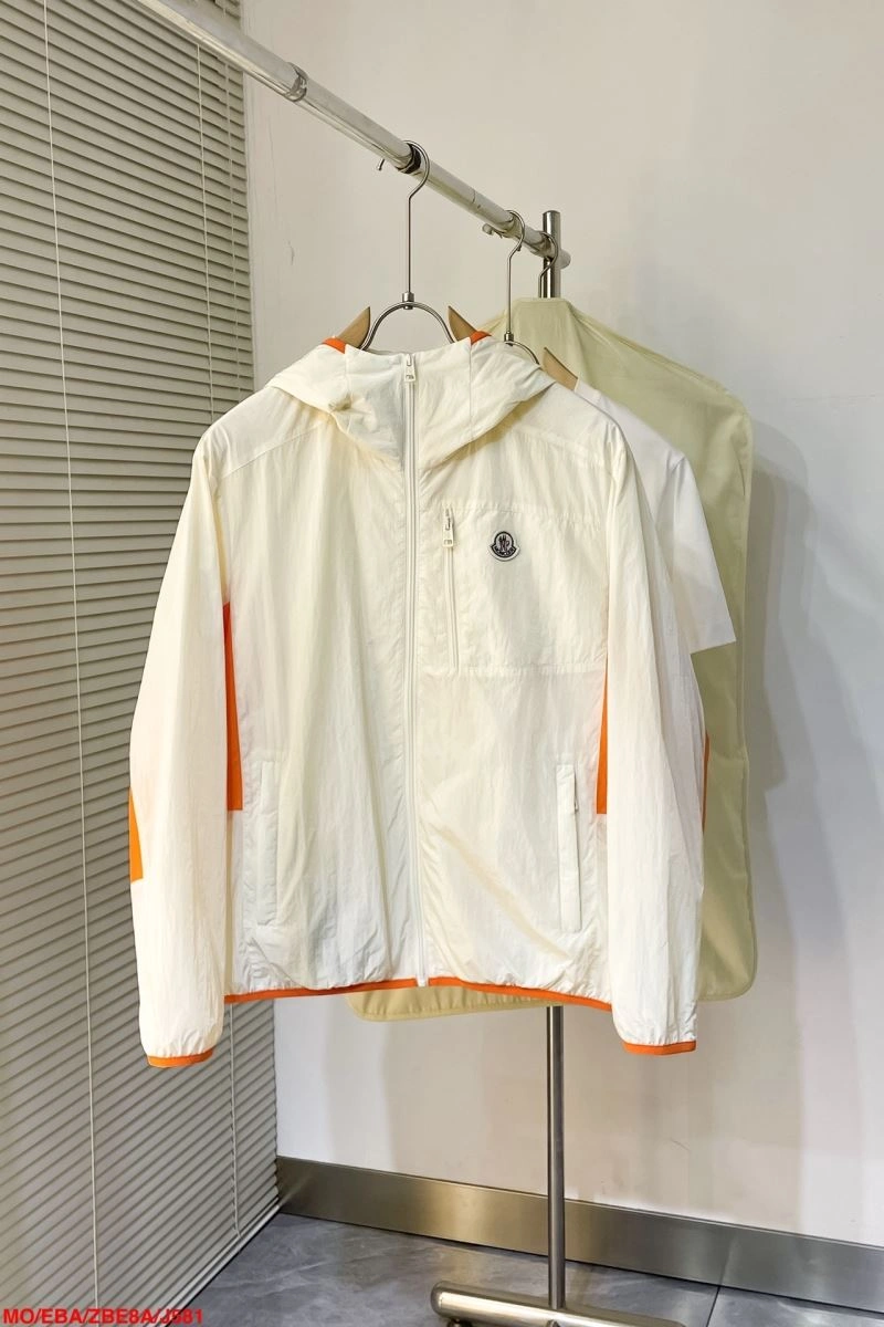ComfortFit Moncler Outwear 143501