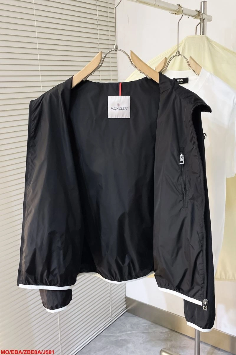 ComfortFit Moncler Outwear 143501