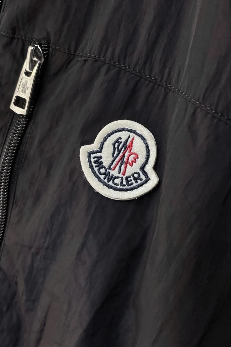 ComfortFit Moncler Outwear 143501
