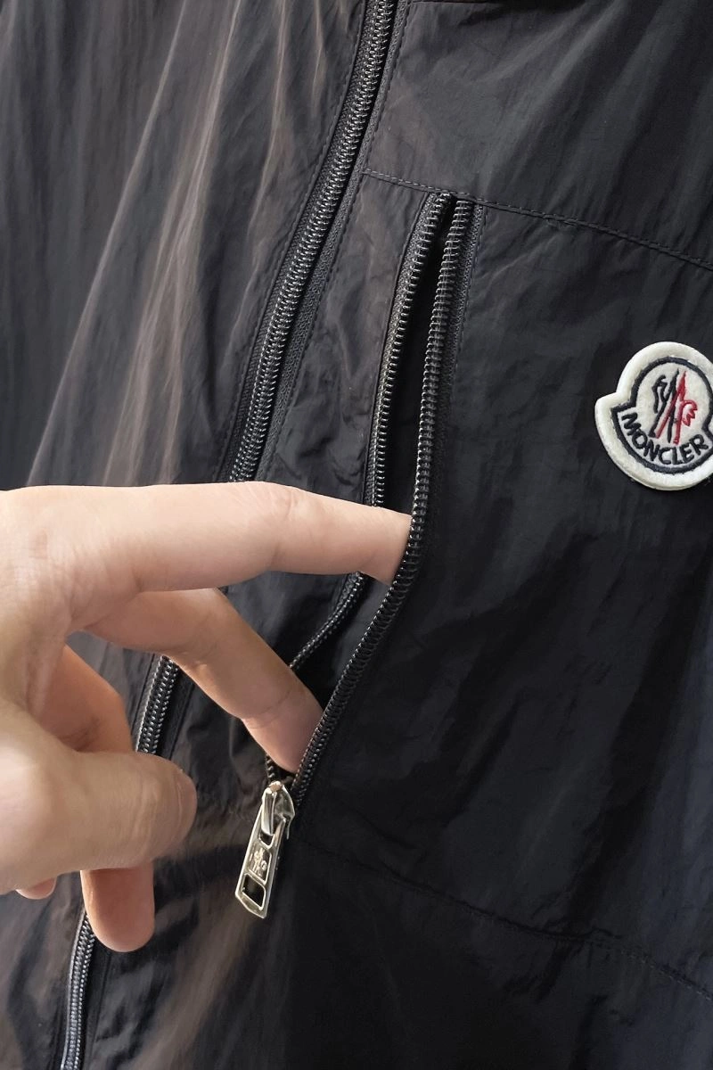 ComfortFit Moncler Outwear 143501