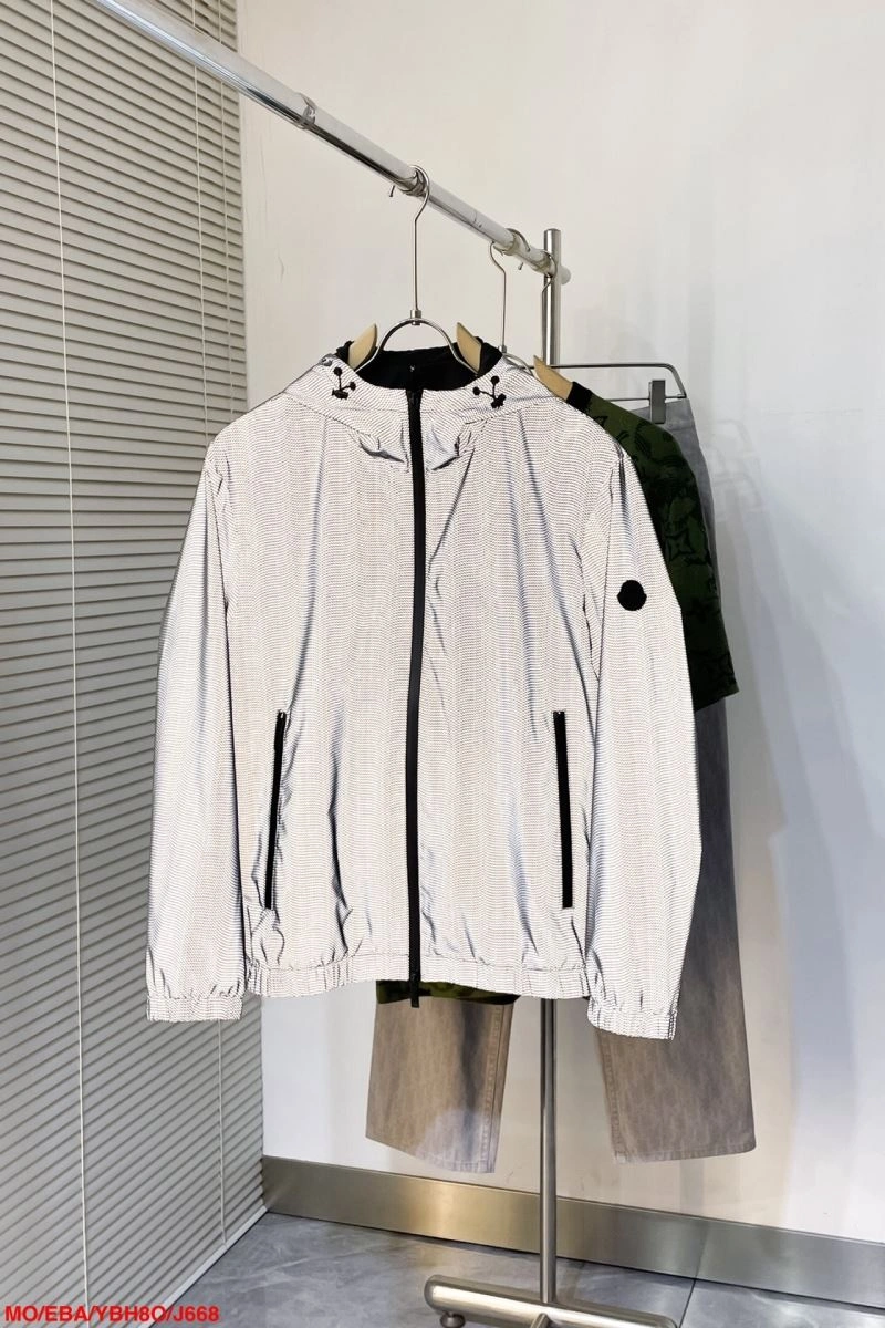 Versatile Moncler Outwear 143491