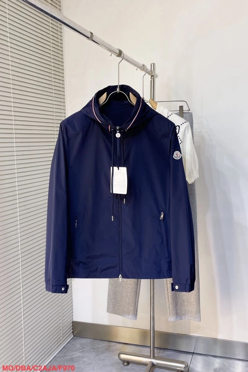 Moncler Outwear Sleek 143483