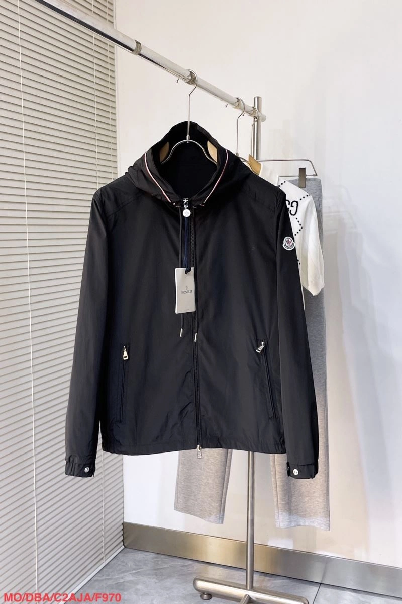 Moncler Outwear Sleek 143483