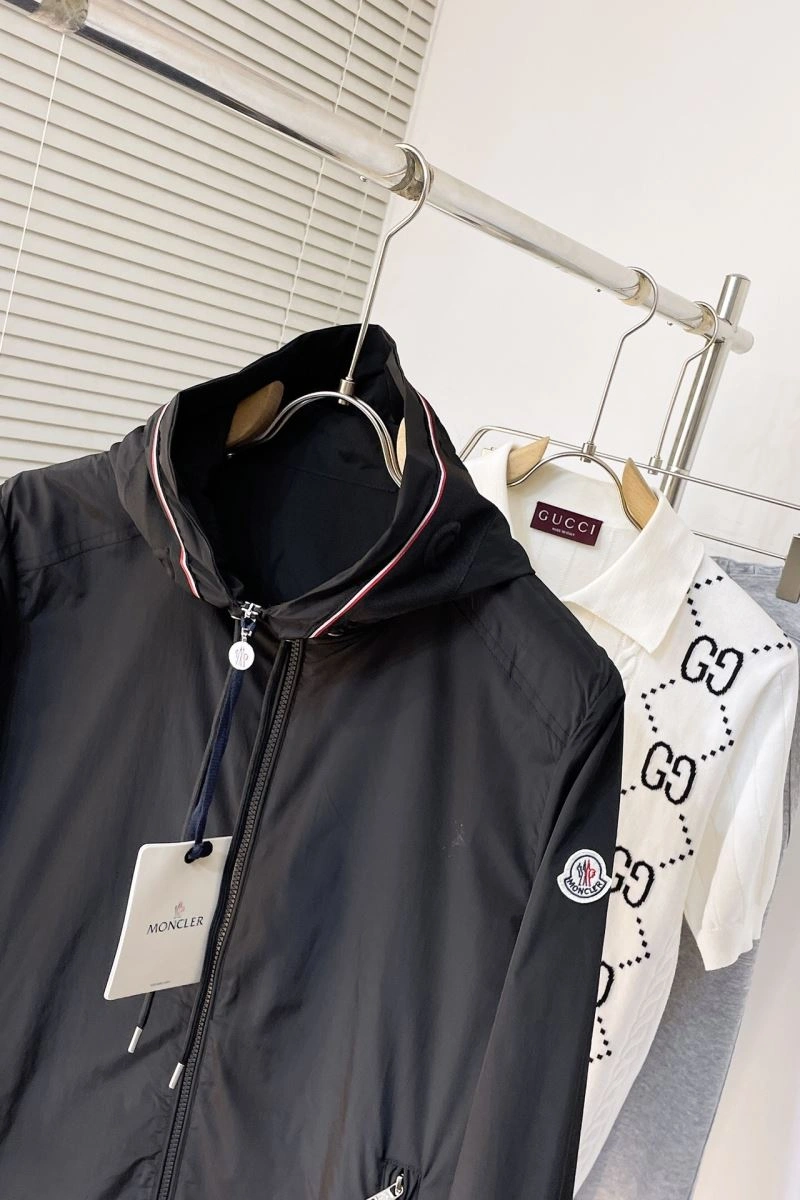 Moncler Outwear Sleek 143483
