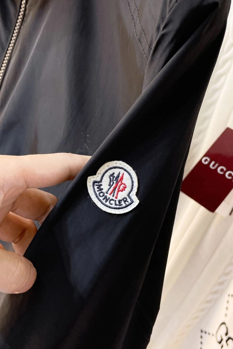 Moncler Outwear Sleek 143483