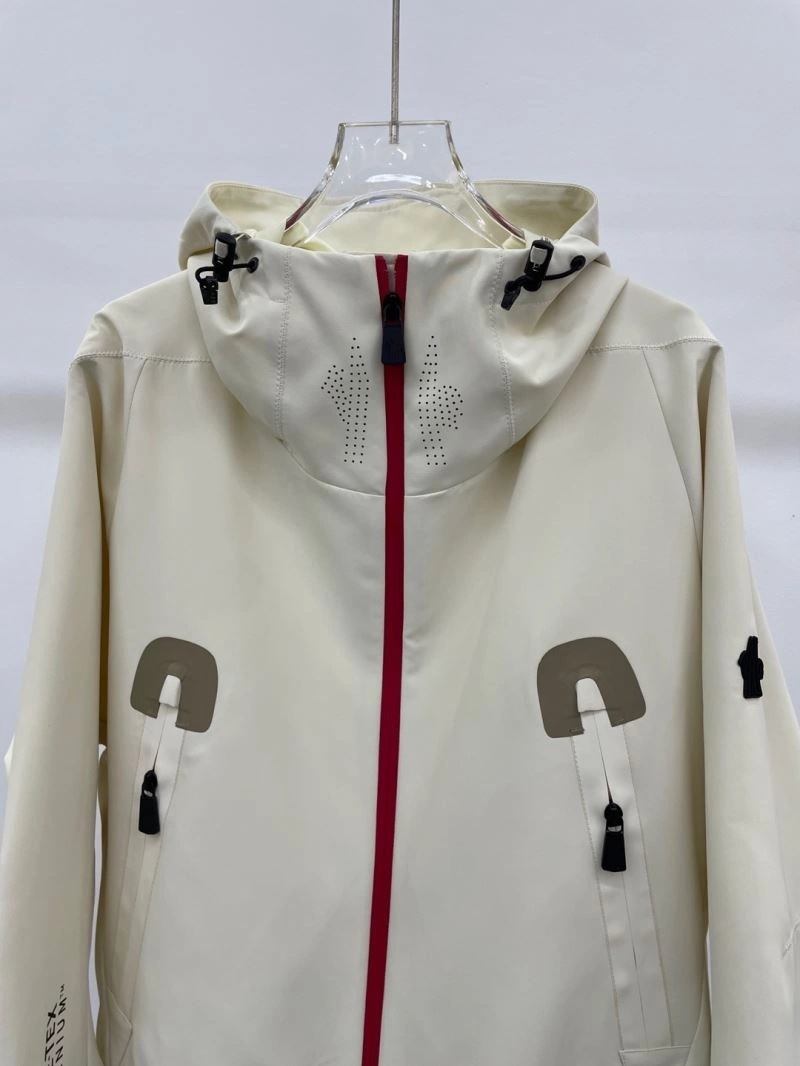 Supportive Moncler Outwear 143477