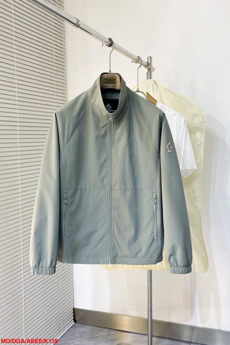 Lightweight Moncler Outwear 143476